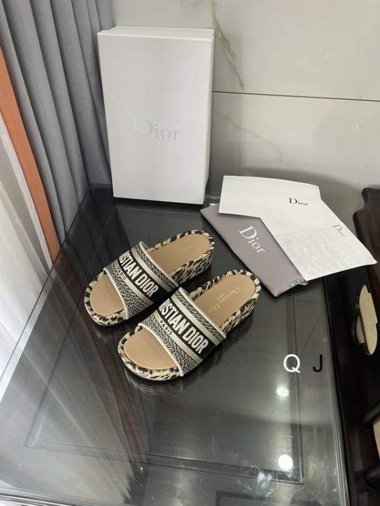 Picture of Dior Slippers _SKUDiorsz35-39XJ01053010